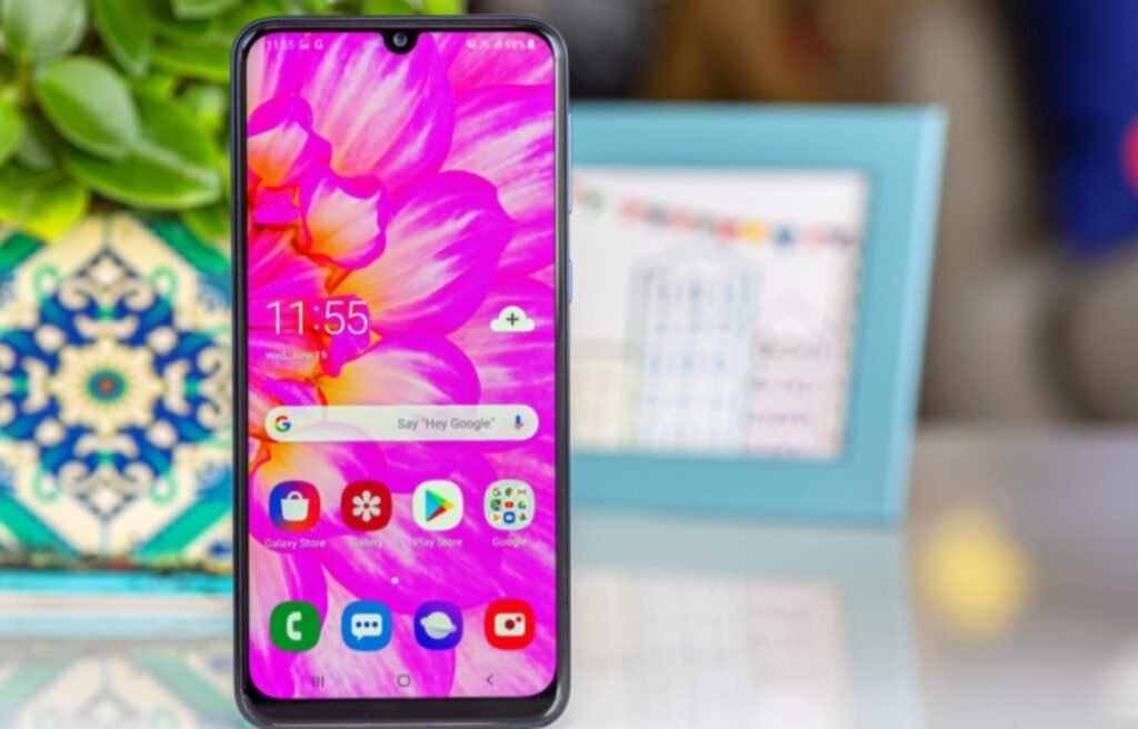 Samsung Galaxy M30 5G smartphone showcase banner with MobileGyan branding